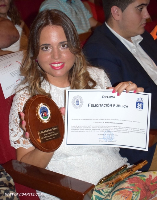 La redactora de BadajozDirecto, Rebeca Porras, galardonada por la Policía Local