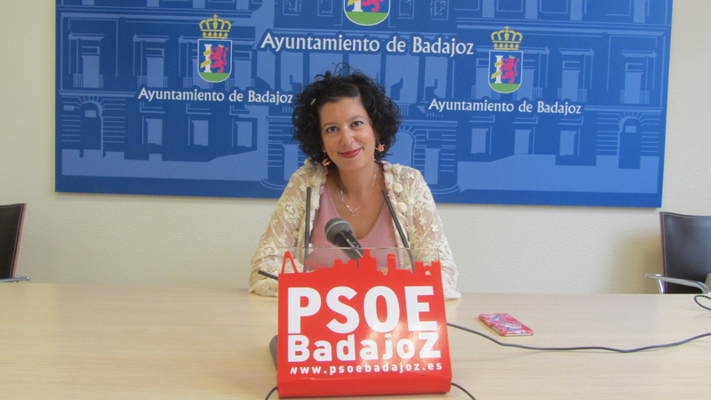 El PSOE urge al tripartito a que el Ayuntamiento esté presente en los consejos escolares