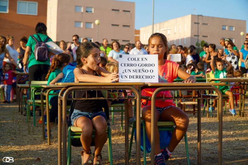 La Plataforma por la Educación Cerro Gordo anuncia movilizaciones contra el retraso del Colegio