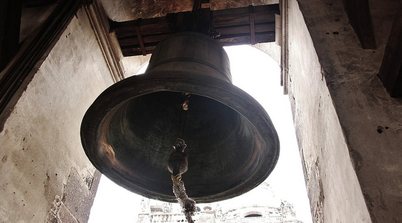 Las campanas de los templos de la diócesis sonarán a las 12 de la mañana como gesto de solidaridad y oración