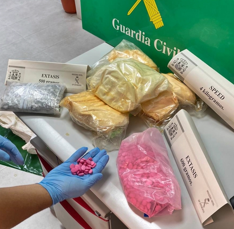 La Guardia Civil interviene a un vecino de Badajoz, más de cinco kilos de droga sintética y diseño