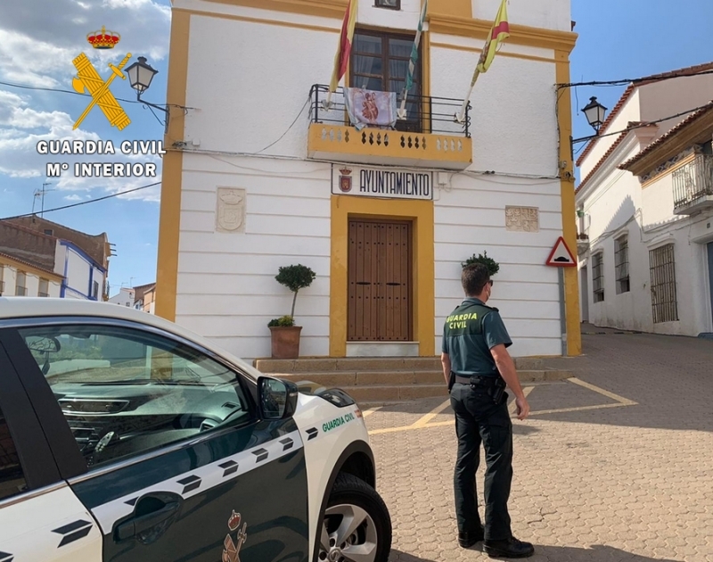 Detienen a cuatro conocidos delincuentes de Badajoz tras robar en el Ayuntamiento de Nogales