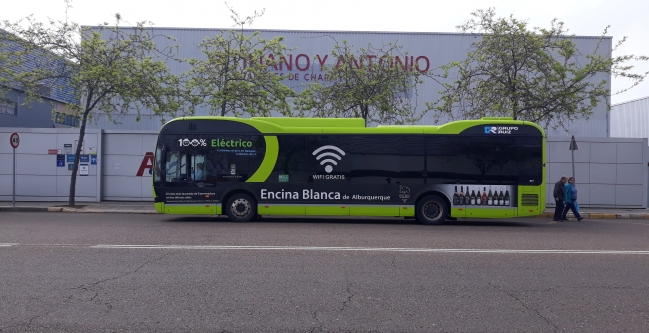 Estudiantes de Badajoz consiguen que se aumente en 10 autobuses la flota que va al campus universitario