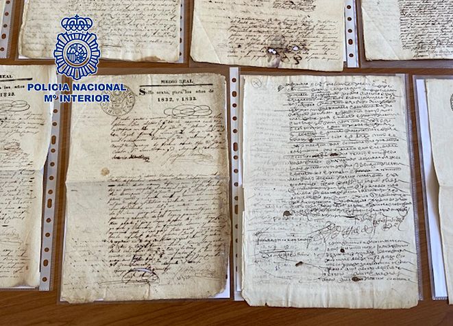 La Policía Nacional recupera en Badajoz 28 manuscritos originales de la época del Virreinato del Perú de gran valor histórico