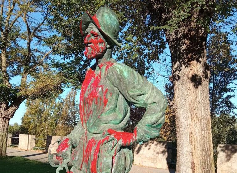 Ciudadanos condena los actos vandálicos contra las estatuas de Badajoz