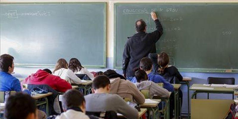 Alumnos pacenses de Institutos exigen a la Junta que los profesores puedan retransmitir sus clases a los confinados