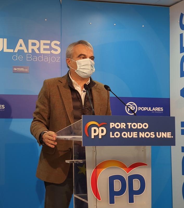 Fragoso afirma que como senador no tiene que pedir permiso ni perdón al PSOE para defender los intereses de Badajoz, sus ciudadanos y el Guadiana