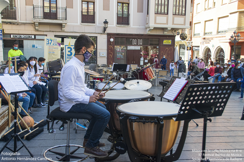 La actividad 'Música en la calle/Música na rua' reunirá a jóvenes músicos este sábado en el centro de Badajoz