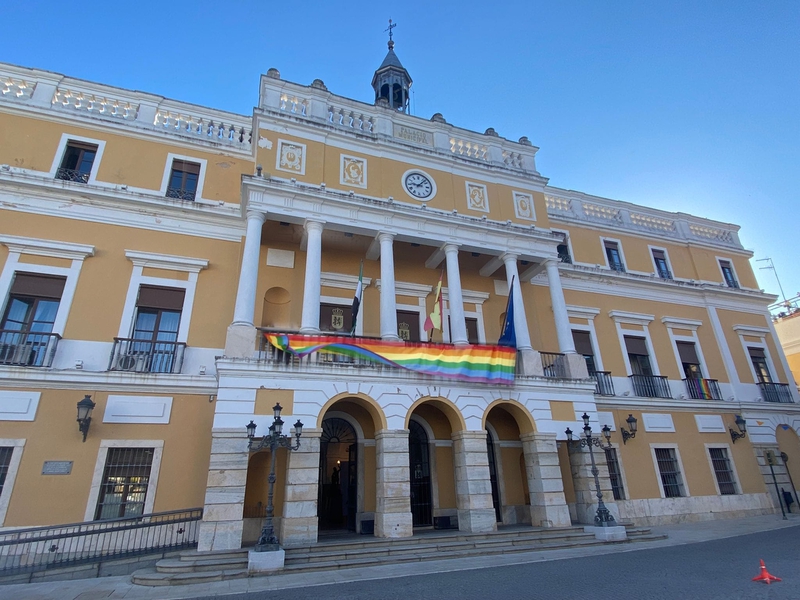 El PSOE denuncia que la bandera arcoíris siga sin estar en la balconada del Ayuntamiento