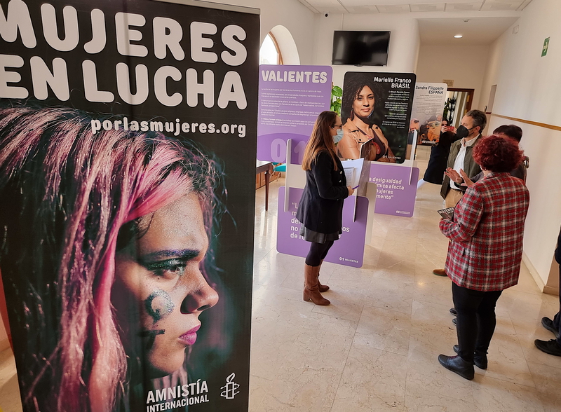 La Residencia Universitaria Hernán Cortés acoge la exposición 'Mujeres en Lucha' de Amnistía Internacional