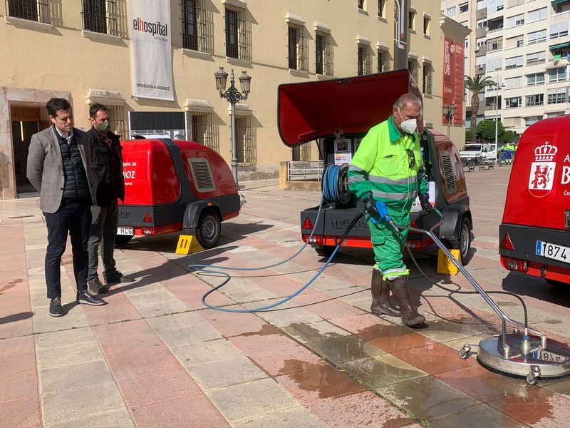 Badajoz incorpora 3 nuevas máquinas en sus servicios de limpieza