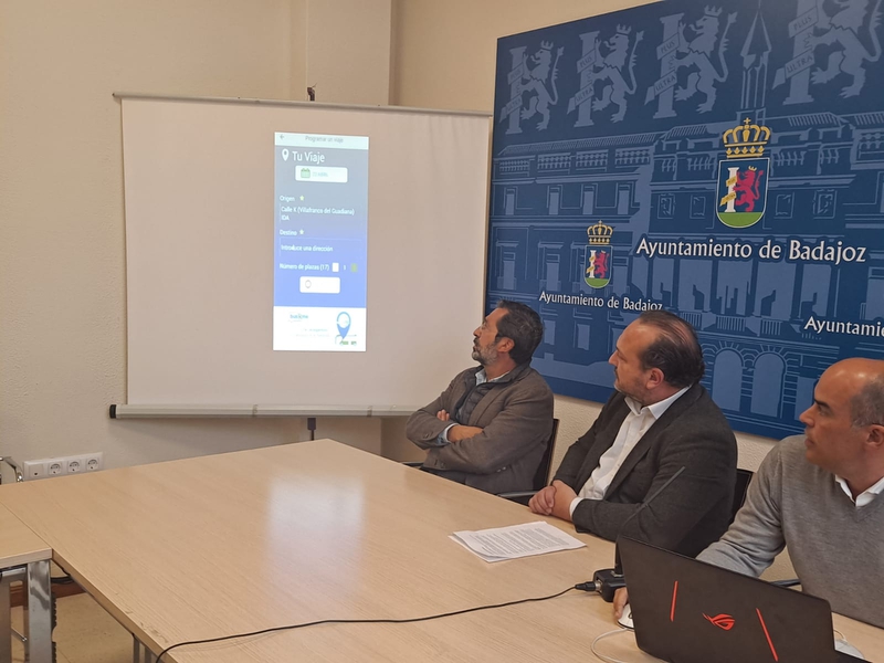 Badajoz lanza una aplicación puntera para ''programar'' viajes en autobús urbano a través del móvil