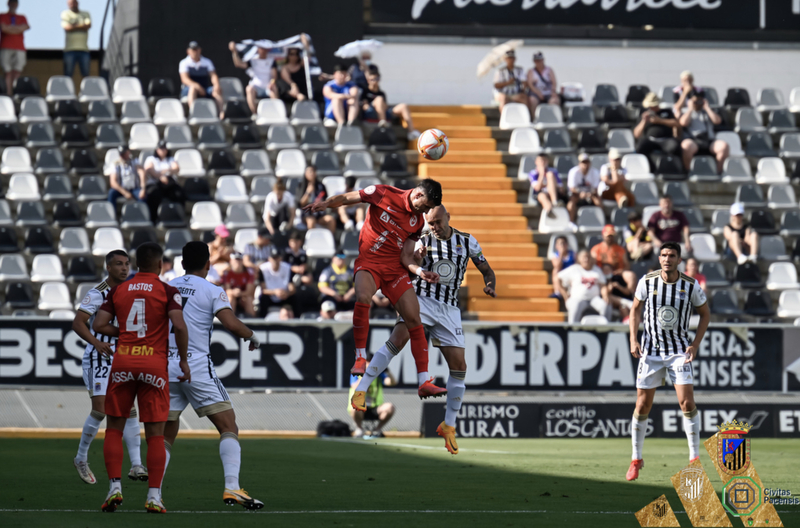 El Badajoz despide la temporada con derrota ante el Rayo Majadahonda