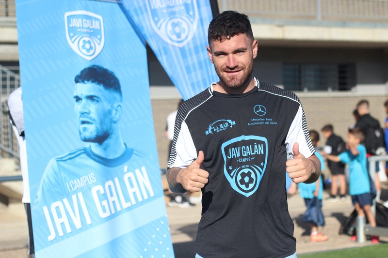 Javi Galn inaugura su campus de ftbol de verano