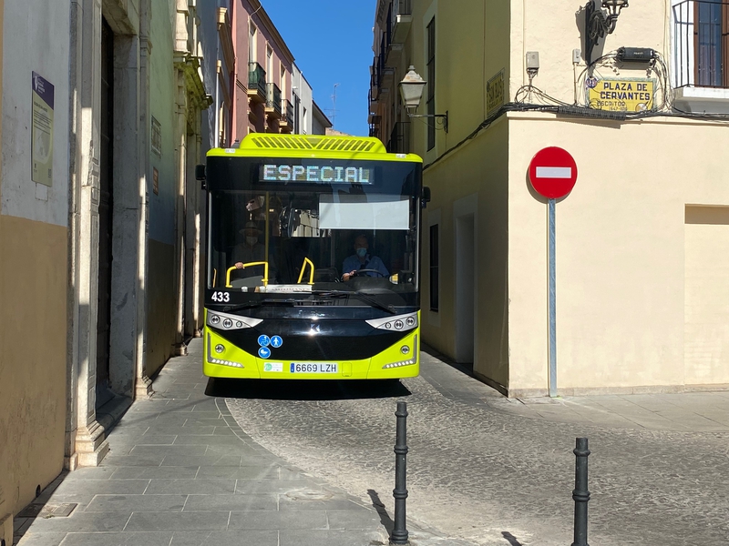 El PSOE cree innecesarios buses de ese tamaño en el Casco Antiguo