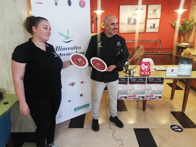 El VI Concurso de Cortadoras y Cortadores de Jamón 'Badajoz Capital Ibérica' se celebra este viernes