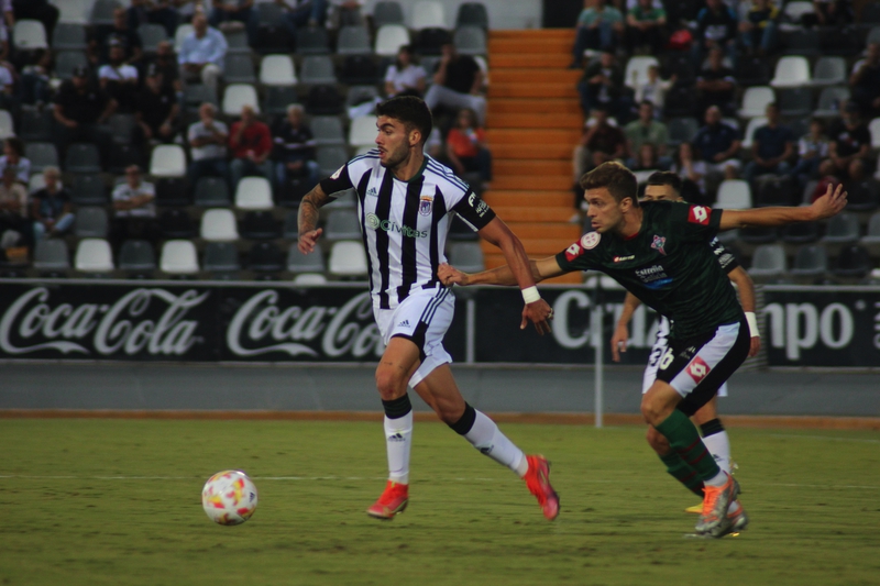 Tercera derrota del Badajoz con cese de Jové (0-3)