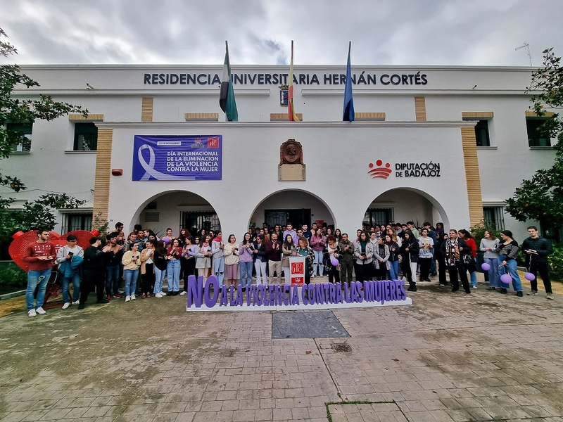 La residencia universitaria Hernán Cortés celebra el 25N con un acto conmemorativo y la lectura de un manifiesto