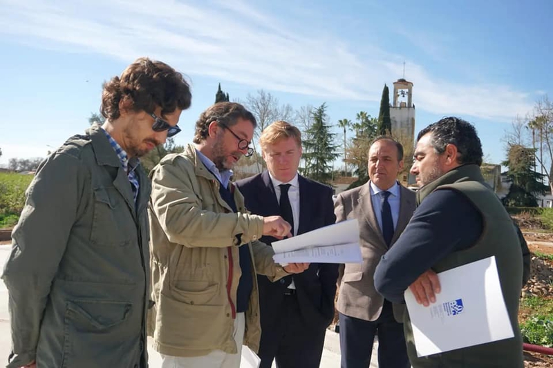 Gragera visita el nuevo polgono industrial de Balboa