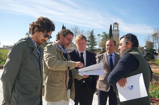 Gragera visita el nuevo polgono industrial de Balboa