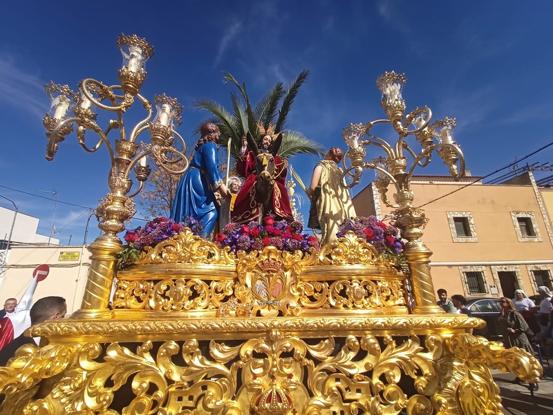 Comienza oficialmente la Semana de Pasión en Badajoz, con la 'La Burrita'