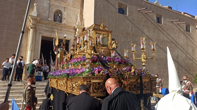 El Santo Entierro de San Agustín y la Soledad de luto procesionaron este viernes en Badajoz 