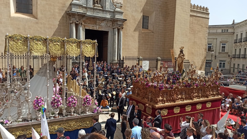 El encuentro entre Cristo Resucitado y su madre pone el punto final a las procesiones de Badajoz