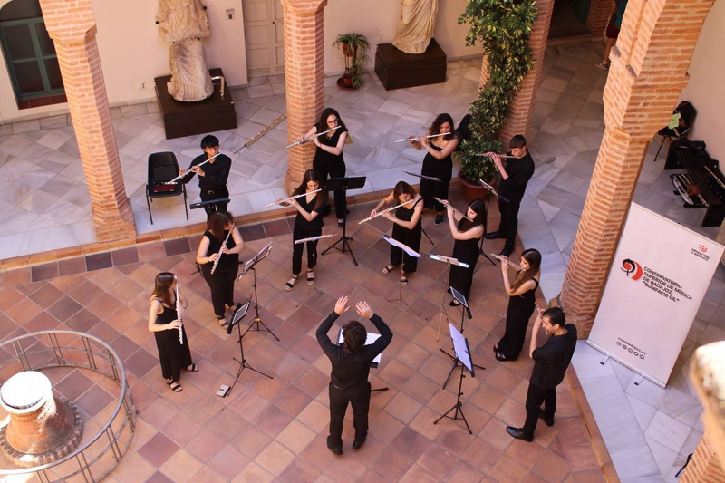 El patio mudéjar del Museo Arqueológico acoge el primer concierto de la orquesta de flautas