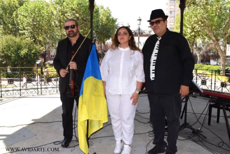 La cantante refugiada ucraniana LANA TRYHUB ha actuado en Badajoz con motivo del Día de la Independencia de Ucrania