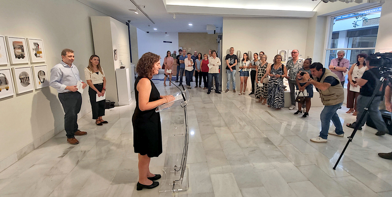 Hasta el 21 de octubre se podrá visitar la exposición 'Negro Humo', de María Jesús Manzanares, en la Sala Vaquero Poblador