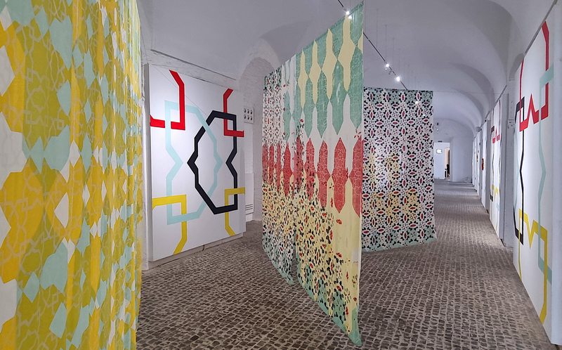 Una nueva exposición de Isabel Flores, invita a transitar por el ornamento en relación con la abstracción y la cultura
