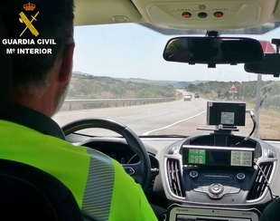 La Guardia Civil investiga a un vecino de Badajoz por circular con un vehculo superando ms del doble de la velocidad permitida