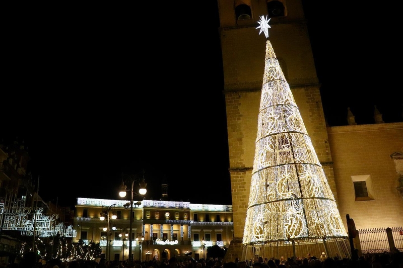 Badajoz enciende su navidad con 1.250.000 puntos LED