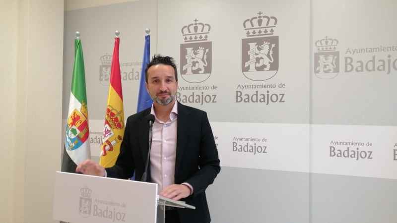Cabezas critica que el presupuesto de la Junta para Badajoz es ''indefendible y un auténtico mojón''