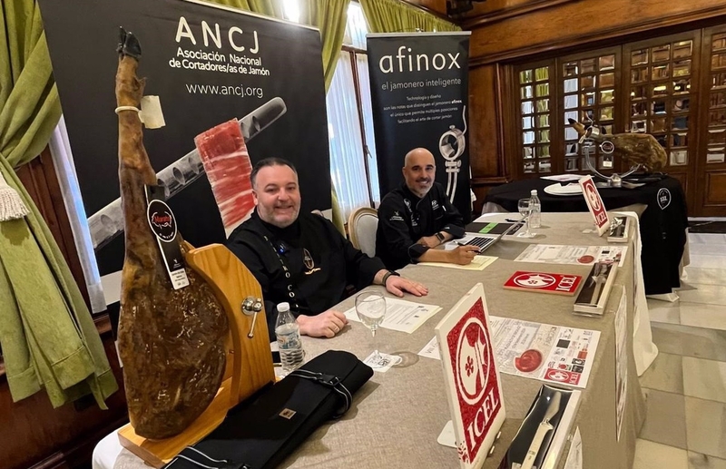 Seis cortadores de jamón de varias regiones disputarán este viernes el VIII Concurso 'Badajoz capital ibérica'