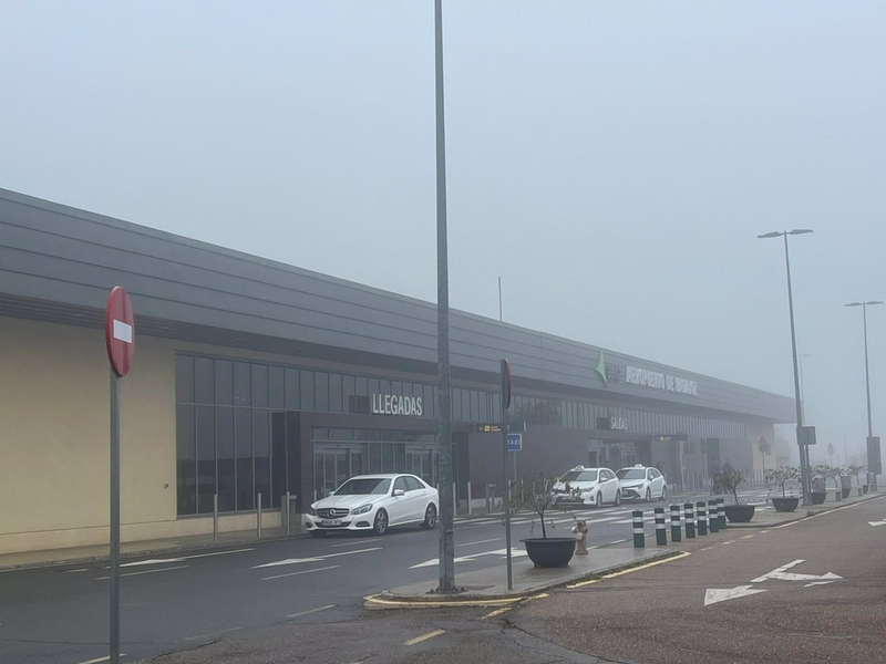 La Unión de Consumidores reitera la necesidad de mejorar los sistemas de guiado automático en el aeropuerto de Badajoz