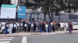 Trabajadores de centros de menores se concentran en Badajoz y piden rebajar la edad penal: 'Les sale muy barato matar'