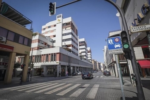 El PSOE de Badajoz cuestiona que el cambio de los falsos techos de Juan Carlos I se haga en tres fases y en tres años