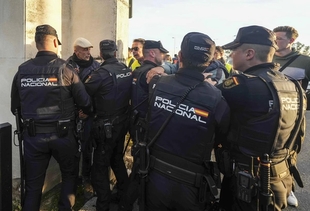 Policías nacionales se concentran en Badajoz para reclamar más radiopatrullas en las calles convocados por Jupol