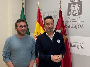 El PSOE de Badajoz recogerá firmas contra la subida de tasas de Gragera, al que exige bajar el IBI