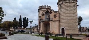Los monumentos de Badajoz adaptan su horario a la primavera desde este jueves