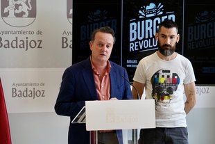 El 'Burger Revolution' recala esta semana en la Alcazaba de Badajoz con 15 'food trucks' procedentes de toda España