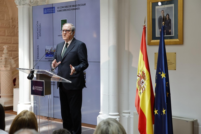 Una alumna de Secundaria de Badajoz gana un premio del concurso de dibujo del Defensor del Pueblo sobre Derechos Humanos