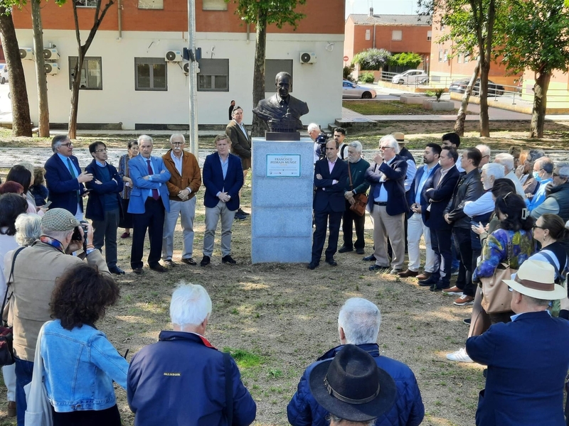 El Parque del Vivero Pintor Pedraja de Badajoz cuenta desde este miércoles con un busto dedicado a este humanista