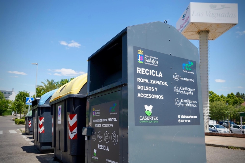 La ciudad de Badajoz suma 30 contenedores más destinados al textil y calzado usado