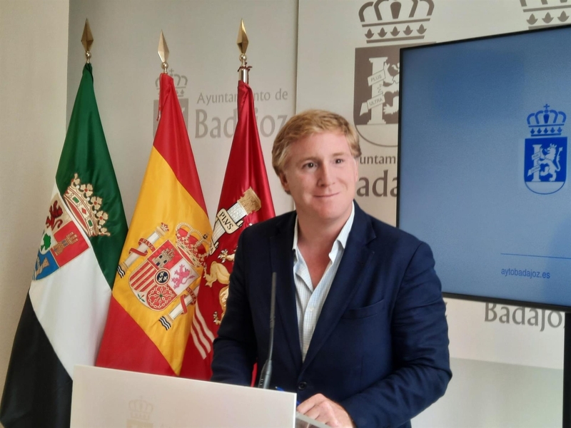 Grajera anuncia que el ayuntamiento destinará 8 millones para terminar la piscina de la margen derecha