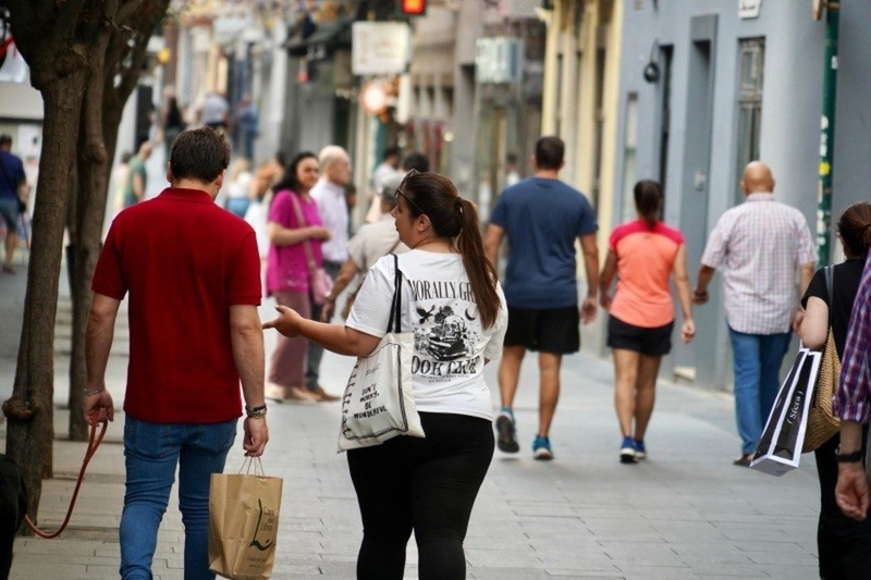 La zona comercial del centro de Badajoz contará con iluminación, decoración, farolas o macetas colgantes