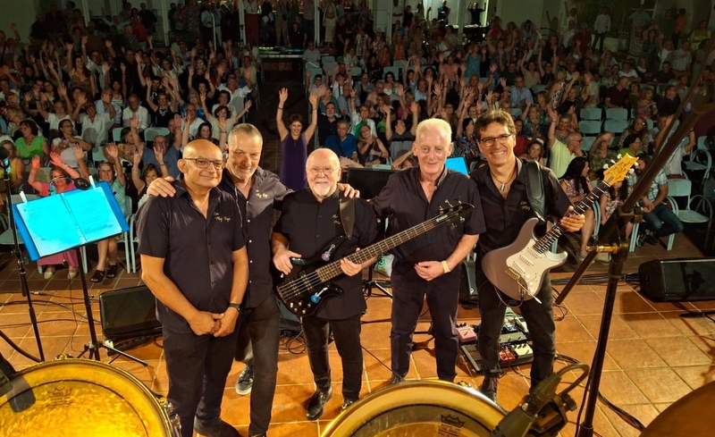 Los Míticos Play Boys de Badajoz recuerdan los guateques de los 60 y 70 en la Terraza de Verano del López de Ayala