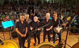Los Míticos Play Boys de Badajoz recuerdan los guateques de los 60 y 70 en la Terraza de Verano del López de Ayala