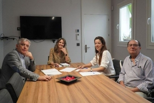 Fundación CB entrega un vehículo adaptado para los enfermos de Alzheimer de la asociación Afaex